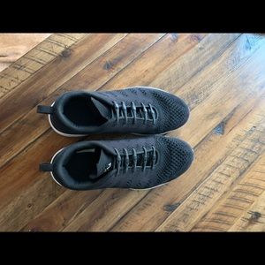 APL Womens size 10 shoes